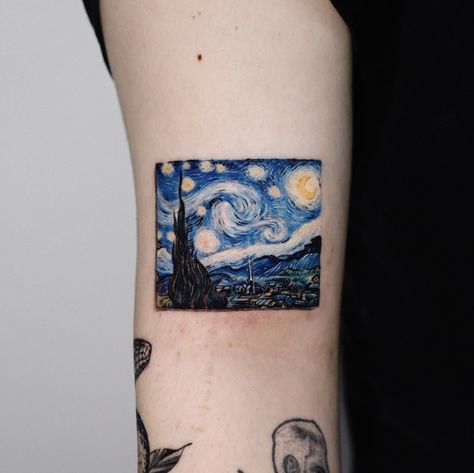 Starry Night Tattoo, Love Symbol Tattoos, Night Tattoo, Cool Shoulder Tattoos, Kunst Tattoos, Circle Tattoos, Best Tattoos For Women, Disney Tattoo, Cool Tattoos For Guys