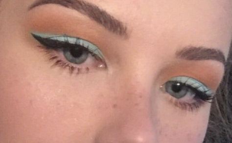 Mint Makeup Looks, Mint Makeup, Green Eyeshadow Look, Glossy Eyeshadow, Pastel Eyeshadow, Concert Makeup, Green Eyeliner, Makeup Eyeshadow Palette, Prom 2024