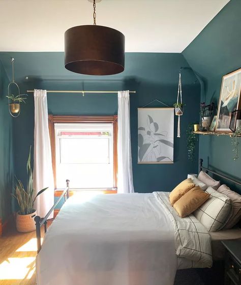 Dark Blue And Turquoise Bedroom, Teal Rooms Bedroom, Black And Teal Bedroom Decor, Retro Blue Bedroom, Teal Wall Bedroom, Teal Accent Wall Bedroom, Teal Blue Bedroom, Dark Teal Bedroom Ideas, Teal Bedroom Walls