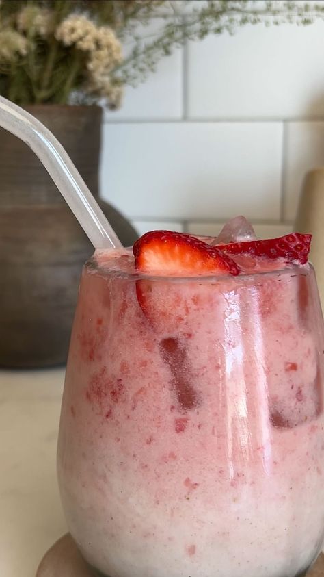 Horchata Aesthetic, Vegan Evaporated Milk, Container Strawberries, Strawberry Horchata, Cinnamon Rice, Rice Drink, Vegan Condensed Milk, Horchata Recipe, Strawberries In Containers