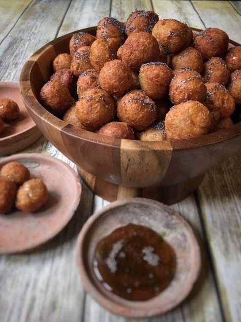 Coti's Globi. Honey Fritters, Ancient Roman Food, Corn Fritter Recipes, Roman Food, Medieval Recipes, Ancient Recipes, Food Artwork, Corn Fritters, Fritter Recipes