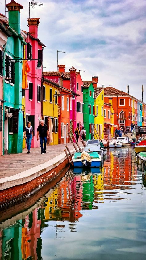 Burano Italy, Italy Street, Seafood Restaurants, Let's Make Art, Colorful Houses, Colorful Places, Italy Aesthetic, Car Rentals, Island Getaway