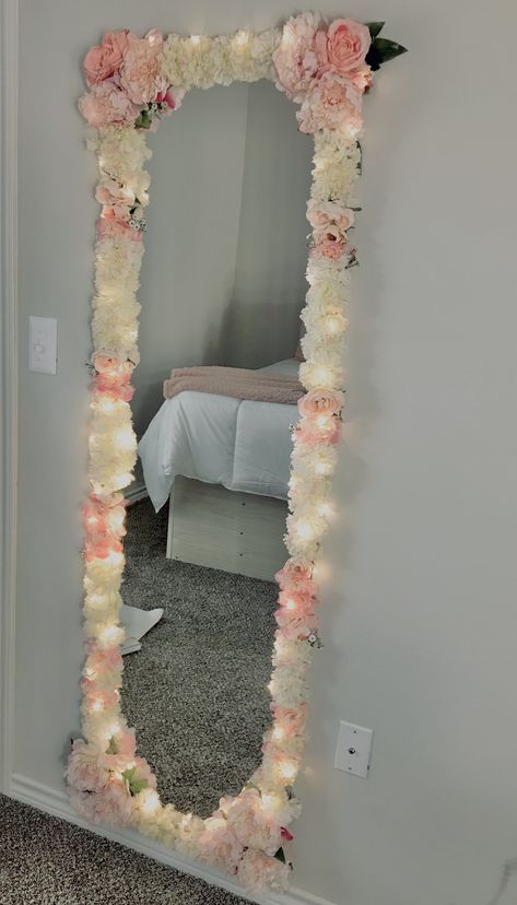 Butterfly Room Decor, Mirror Decor Ideas, Girl Room Inspiration, Butterfly Room, Bedroom Curtain, Flower Mirror, Cozy Boho, Beauty Room Decor, Cute Diy Room Decor