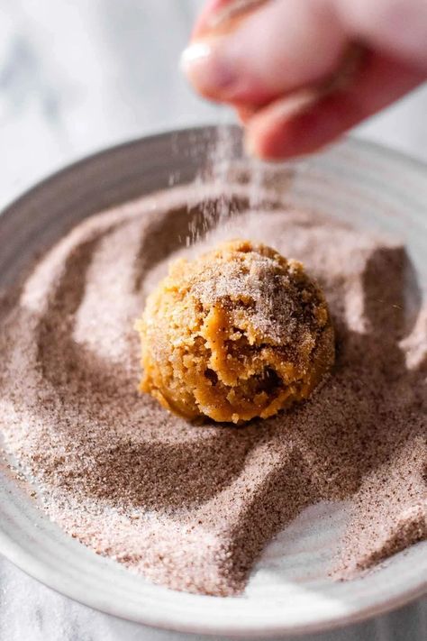 These pumpkin snickerdoodle cookies are the BEST pumpkin cookies around! They're deliciously soft, chewy, and full of cozy fall flavor! Giant Chocolate Chip Cookie, Giant Chocolate, Frozen Cookie Dough, Frozen Cookies, Pumpkin Pie Filling, Fall Spices, Best Pumpkin, Classic Cookies, Pumpkin Cookies