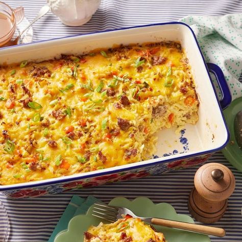 best pioneer woman sausage breakfast casserole Pioneer Woman Breakfast Casserole, Southwestern Pasta, Pioneer Woman Recipes Dinner, Popular Casseroles, Grit Cakes, Gravy Casserole, Christmas Casserole, Sausage Breakfast Casserole, Stuffing Casserole