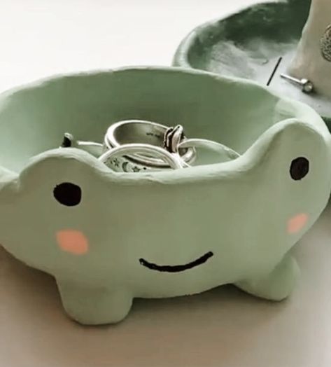 Cute Clay Ideas Aesthetic, Astuces Diy, Tanah Liat, Indie Room Decor, Ceramics Pottery Art, Clay Art Projects, Cute Clay, Diy Clay Crafts, Cute Frogs