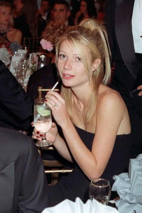 Gwenyth Paltrow Hair, Gwenyth Paltrow Style, Gwyneth Paltrow Hair, Gwyneth Paltrow Style, 90s Hairstyles, Kirsten Dunst, Keira Knightley, Baddie Hairstyles, Gwyneth Paltrow