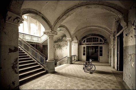 In 1945, Beelitz-Heilstätten was occupied by Soviet forces, and the complex remained a Soviet military hospital until 1995, well after the German reunification. Germany Hospital, Hospital Wheelchair, Goose Bumps, Battle Of The Somme, Old Hospital, Abandoned Asylums, Abandoned Property, Abandoned Hospital, Hospital Interior