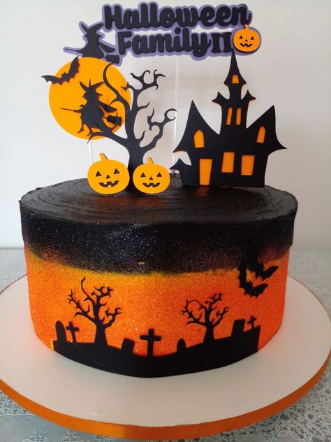 Bolo Tema Halloween, Cute Halloween Cakes, Gothic Cakes, Halloween Birthday Cake, Autumn Halloween Aesthetic, Halloween Birthday Cakes, Aesthetic Party, Halloween Treats Easy, 1 Hotel