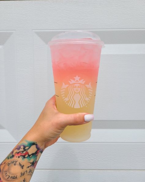 Trenta lemonade layered with 7 pumps classic, 4 pumps raspberry and strawberry acai on top. 🍓🍋🤤😍 Acai Drink, Strawberry Acai, Starbucks Drinks, Random Things, Lemonade, Raspberry, Pumps, Drinks, Quick Saves