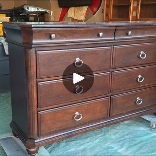 Buffet Makeover Diy, Free Dresser, Repurposed Wood Projects, Redoing Furniture, Refurbishing Furniture, Refinish Furniture, Furniture Flipping, Furniture Flips, Furniture Refinishing