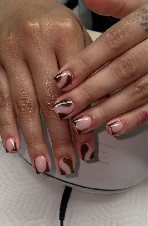 Fall Short Nail Designs Autumn Classy, Short Nail Designs Thanksgiving, Fall Nails Black Women Short, Thanksgiving Nails Short Square, Short Nails Thanksgiving, Short Nail Ideas Fall 2024, Thanksgiving Nails French, Thanksgiving Nails Acrylic Short, Thanksgiving Short Nails