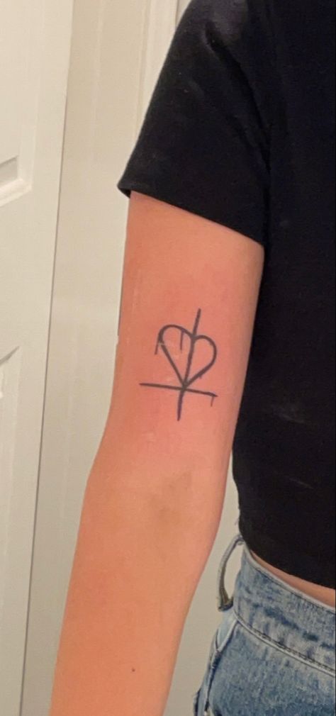 Rage And Love Tattoo, Green Day Tattoo, Jesus Of Suburbia, Watercolour Tattoos, Tattoos Inspo, Billie Joe Armstrong, Heart Hands, Tat Ideas, Tattoos Ideas