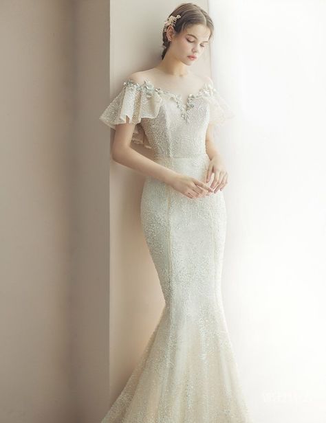 Wedding Gown Short, Sleeve Bride Dress, Off The Shoulder Wedding Gown, Gown 2023, Elegant Wedding Photos, Romantic Elegant Wedding, Bridle Dress, Gaun Koktail, Wedding Dresses Taffeta