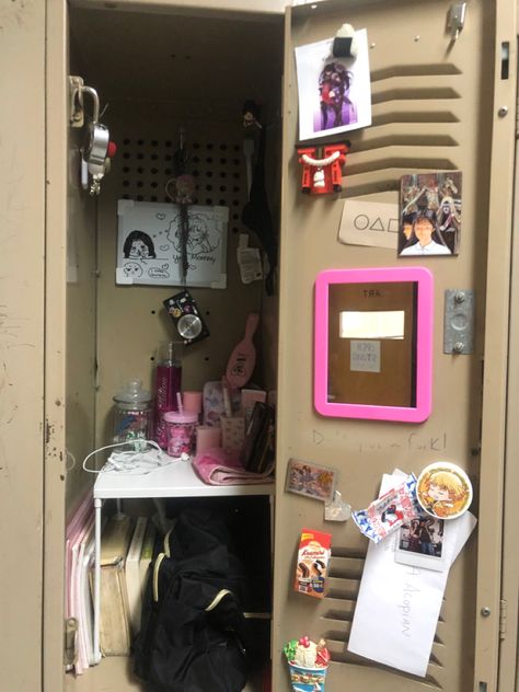 Coquette School Locker, Tall Locker Ideas, Locker Asthetic Ideas, Locker Inspo School, Locker Ideas Aesthetic, Locker Inspo Aesthetic, Decorated Locker, Aesthetic Locker Decor, Locker Aesthetic