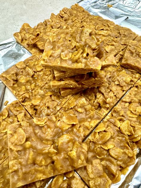 Old Fashion Cornflake Candy - The Lazy K Kitchen Cornflake Crackles, Cornflake Brittle, Corn Flake Candy, Cornflake Candy, Cornflake Cakes, Bake Sweets, Cornflake Cookies, Corn Flake, School Dinners