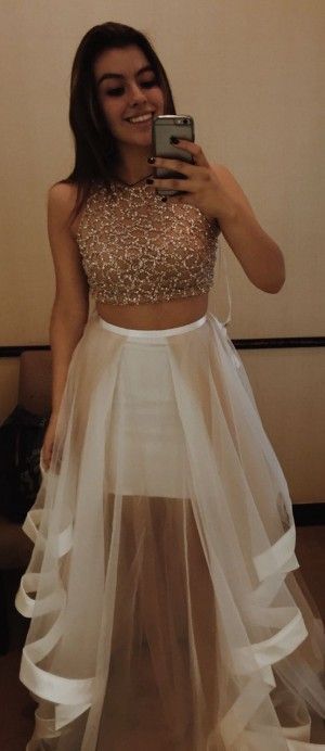 Tips para usar un vestido de noche en tu fiesta de XV años                                                                                                                                                     Más 2 Piece Prom Dress, Halter Prom Dresses, Prom Dresses 2015, Rock Outfit, Salwar Kamiz, Prom Dresses Two Piece, White Prom Dress, Piece Prom Dress, Illusion Dress