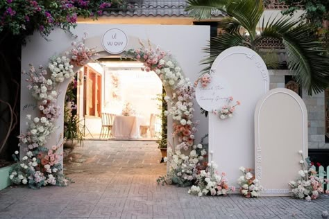 Outdoor Wedding Entrance Decor, Entrance Gate Wedding, Wedding Gate Entrance, Reception Entrance Decor, Wedding Gate Decoration, Welcome Gate, Weddings Decorations Elegant Romantic, Wedding Gate, Reception Stage Decor