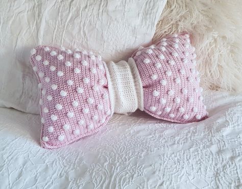 Crochet Heart Pillow Pattern, Heart Pillow Pattern, Crochet Heart Pillow, Bow Pillow, Bow Pillows, Crochet Bobble, Diy Nursery Decor, Crochet Pillow Pattern, Crochet Pillows