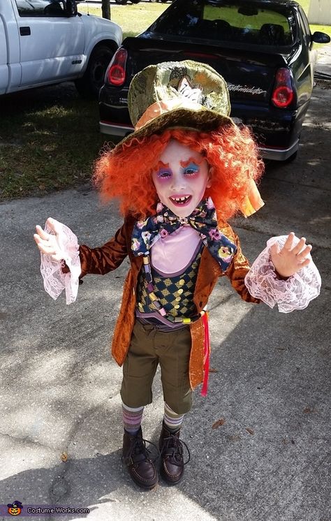 Mad Hatter Costume Kids, Homemade Costumes For Kids, 2017 Halloween Costumes, Peter Pan Costumes, Twin Costumes, Hatter Costume, Mad Hatter Costume, Movie Halloween Costumes, Maleficent Costume