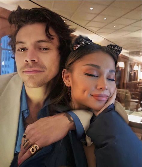 Harry Styles And Ariana Grande, Ariana Grande Boyfriend, Harry And Ginny, Harry Styles Edits, Ariana Grande Cute, Ariana Grande Photoshoot, Hottest Guy Ever, Harry Edward Styles, Millie Bobby Brown