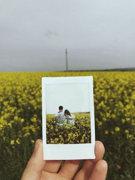 Instax Ideas Photography, Cute Couple Polaroid Pictures Ideas, Polaroid Pics Ideas, Polaroid Photography Ideas, Instax Mini Ideas Photography, Cute Polaroid Pictures With Boyfriend, Polaroid Pictures With Boyfriend, Cool Polaroid Pictures Ideas, Polaroid Pics Aesthetic