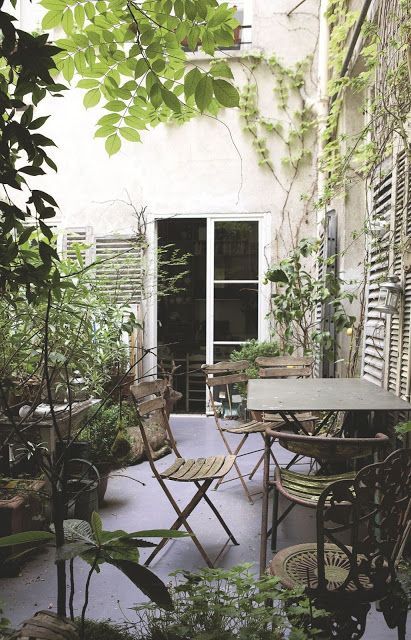 Parisian Garden, Houses In France, Old Stone Houses, Small Courtyards, Parisian Apartment, Courtyard Garden, Stone Houses, Terrace Garden, Balcony Garden