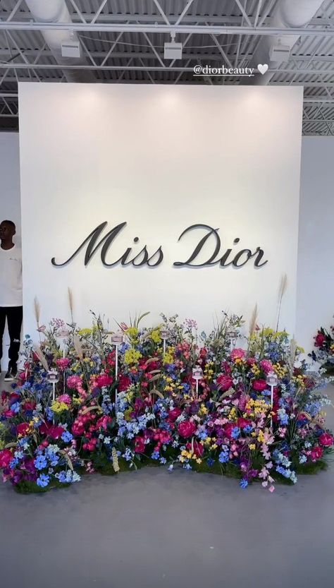 Miss Dior Backdrop, Dior Backdrop, Dior Event, Dior Party, Event Planning Decorations, Wedding Reception Backdrop, Flower Branding, Moon Baby Shower, Flower Installation