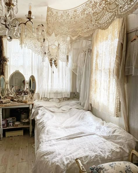 Cute Bedroom Decor, Dreamy Room, Lace Curtains, Dream Room Inspiration, Room Makeover Inspiration, House Room, Room Inspiration Bedroom, Room Ideas Bedroom, Apartment Room