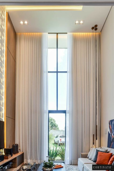 Luxurious Penthouse Interior, Small Apartment Makeover, Curtain Valance Ideas, High Ceiling Curtains, Long Curtains Living Room, Little Apartment Aesthetic, Cortina Wave, Home Decor Ideas Bedroom, High Ceiling Living Room