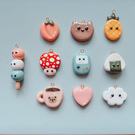 Simple Polymer Clay Charms, Easy Small Clay Ideas, Easy Clay Charms, Polymer Clay Magnets Ideas, Animal Clay, Polymer Clay Magnet, Clay Idea, Clay Pins, Small Market