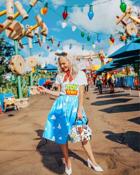 Hollywood Studios Outfit Ideas, Disney Instagram Captions, Disney Summer Outfits, Disney World Instagram, Hollywood Studios Outfit, Disney Parks Outfits, Disney Outfits Women, Disney Bachelorette, Disney Themed Outfits