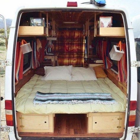 14+ Best RV Camper Van Interior Decorating Ideas - lmolnar Kangoo Camper, Kombi Motorhome, Diy Campervan, Kombi Home, Van Camper, Sprinter Camper, Campervan Interior, Camper Van Conversion Diy, Camper Makeover