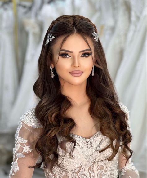 Hair Style On Saree, Formal Hairstyles For Long Hair, Engagement Hairstyles, Bridal Hairdo, Hairdo Wedding, Long Hair Wedding Styles, Front Hair Styles, Bridal Makeup Looks, Formal Hairstyles