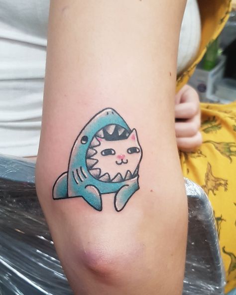 Tattoo Whale, Tattoo Shark, Shark Tattoo Ideas, Tail Tattoo, Shark Tail, Penguin Tattoo, Shark Tale, Shark Costumes, Small Shark