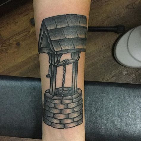 Wishing Well Tattoo by @smile_you_sonuvabitch #wishingwell #wishingwelltattoo #wishingwelltattoos #welltattoos #traditional #traditionaltattoo #traditionalwell Wishing Well Tattoo, Snow White Tattoo, Well Tattoo, Snow White Tattoos, Wish You Well, Floral Craft, White Tattoo, Water Well, Disney Tattoos