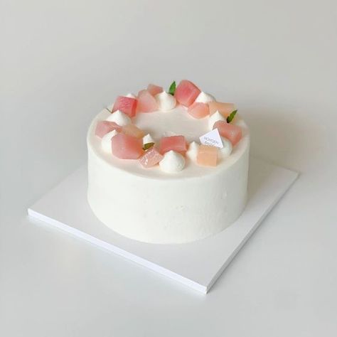 Peach Cakes, Peach Cake, Pretty Dessert, Cute Baking, Simple Birthday Cake, Pretty Birthday Cakes, Cute Birthday Cakes, Just Cakes, Cake Designs Birthday