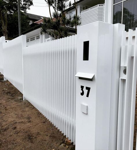 Aluminium Fence Ideas, Fencing Ideas Australia, White Aluminum Fence, Rendered Front Fence With Gate, Front Fence Ideas Australia, White Pool Fence Ideas Australia, Letterbox Ideas Australia, White Colorbond Fence, White Aluminium Fence And Gate