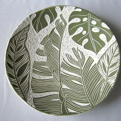 Sgraffito With Underglaze, Scraffito Designs Plate, Sgraffito Christmas Ornaments, Sgraffito Technique Patterns, Sgraffito Designs Flowers, Scrafitto Ceramics Plates, Sgraffito Plate Designs, Scraffito Designs Simple Bowl, Scraffito Designs Simple Plate