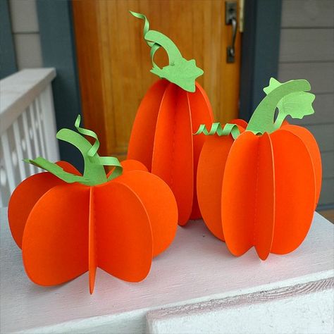 Paper Pumpkin Threesome - Free Patterns | Flickr - Photo Sharing! 3d Paper Pumpkins, Pumpkin 3d, Pumpkin Lanterns, Halloween Origami, Paper Pumpkins, Pumpkin Template, Adornos Halloween, Pumpkin Carving Templates, Paper Tree