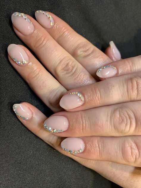 Gel polish on natural nails. Natural Nails With Gems, Gel Nails With Gems, Gel Polish On Natural Nails, Gem Nail Art, Polish On Natural Nails, Natrual Nails, Nail Shape Chart, Nails With Gems, Matte Nails Glitter