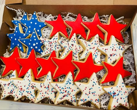 Easy 4th Of July Royal Icing Cookies, 4th Of July Cut Out Cookies, Forth Of July Sugar Cookie, 4th Of July Cookies Decorated, Fourth Of July Sugar Cookies, Fourth Of July Cookies, Icing Cookies Tutorial, Patriotic Sugar Cookies, 4th Of July Cookies