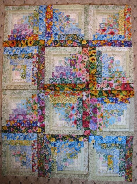 Floral Log Cabin Quilts, Watercolor Quilt, Log Cabin Quilt Pattern, Log Cabin Quilt Blocks, Quilt Modernen, Flower Quilts, Country Quilts, Log Cabin Quilts, Log Cabin Quilt