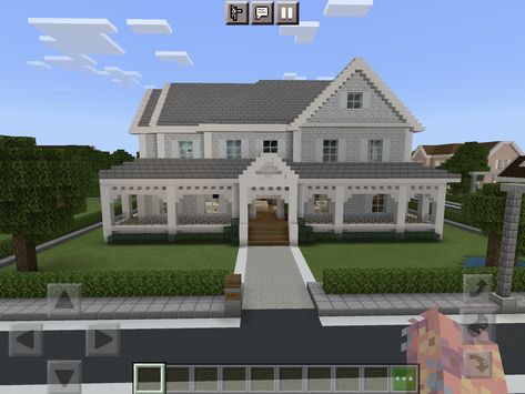 Minecraft House Wrap Around Porch, Minecraft Farmhouse Mansion, Minecraft Mansion Ideas House Blueprints, Minecraft Townhouse Ideas, Minecraft Country House, Minecraft Mansion Blueprints, Minecraft Suburban House, Pretty Minecraft, Pretty Minecraft Houses