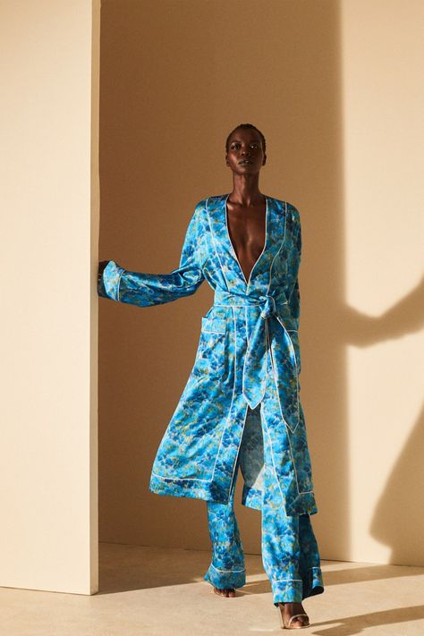 Marina Moscone Spring 2018 Ready-to-Wear Fashion Show | Vogue Pajama Fashion, Fashion Things, Iranian Women Fashion, Style Aesthetic, Fashion Attire, Kimono Style, African Print Fashion, Black Women Fashion, Fashion Show Collection