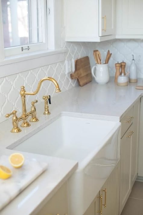 White Arabesque Tiles with Light Gray Plank Cabinets - Transitional - Kitchen Backsplash To Match White Quartz, Kitchen Arabesque Backsplash, Gold And Grey Quartz Countertops, White Arabesque Tile Backsplash, Plank Cabinets, Grey Kitchen Ideas Modern Gray, Grey Kitchen Ideas Modern, Vintage White Kitchen, White Arabesque Tile