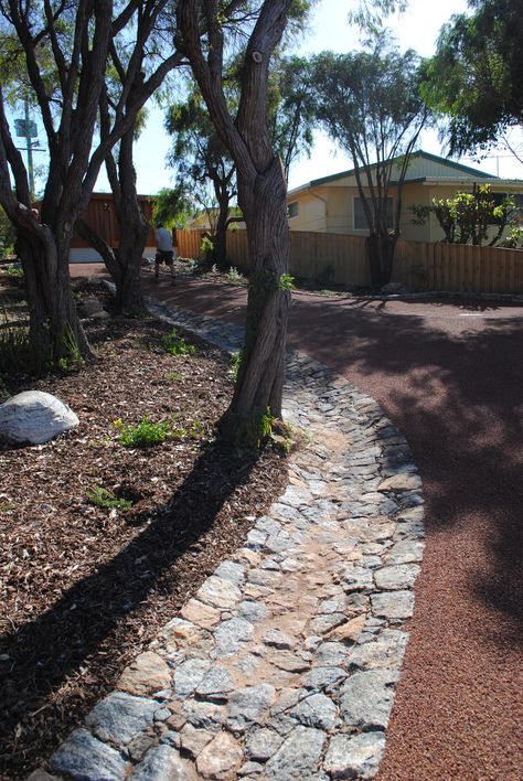 granite stone feature drainage channel on the edge of driveway surface Driveway Drain, Land Scaping, Landscape Drainage, Backyard Drainage, Drainage Design, Drainage Ditch, Yard Drainage, Garden Hedges, Drainage Channel