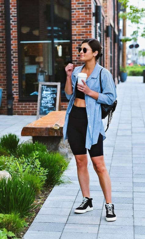 Outfits Biker, Style Biker Shorts, Cycling Shorts Outfit, Black Shorts Outfit, Bike Shorts Outfit, Oversized Shirt Outfit, Outfit Oversize, Biker Shorts Outfit, Spring Inspo