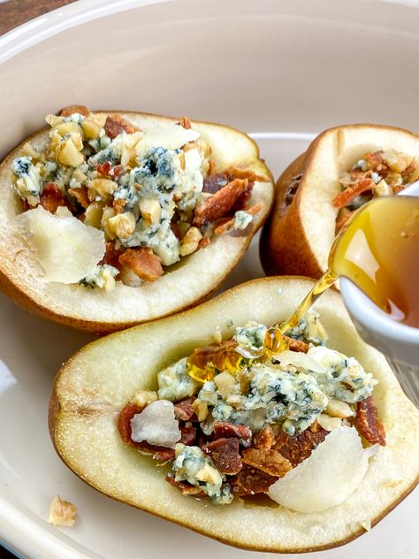 Pears With Blue Cheese, Roasted Pears, Roasted Pear, Baked Pears, Pear Recipes, Fruit Dishes, Food Family, Blue Cheese, Fruit Recipes