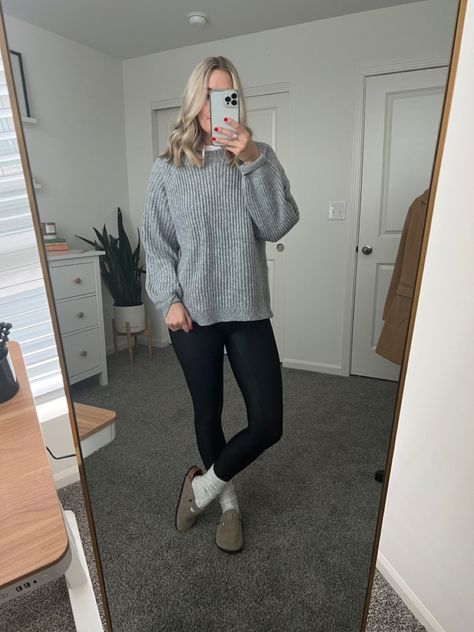 Gray Clogs Outfit, Leggings With Birkenstock Clogs, Clogs And Leggings Outfit, Birkenstock Clogs Outfit Leggings, Leggings And Birkenstocks Outfit, How To Wear Birkenstock Clogs, Clog Outfits, Birkenstock Clogs Outfit, Faux Leggings